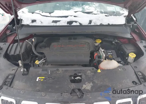 2022 Jeep Compass Latitude 4X4 z USA, uszkodzony, nr VIN 3C4NJDBB7NT102432